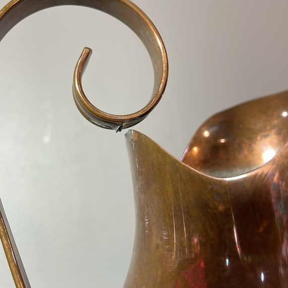 Copper jug with beautiful swirl handle - this one is a beautiful accent piece! - Picture 14 of 15